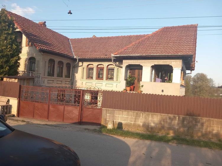Casă cu 4 camere în Central
