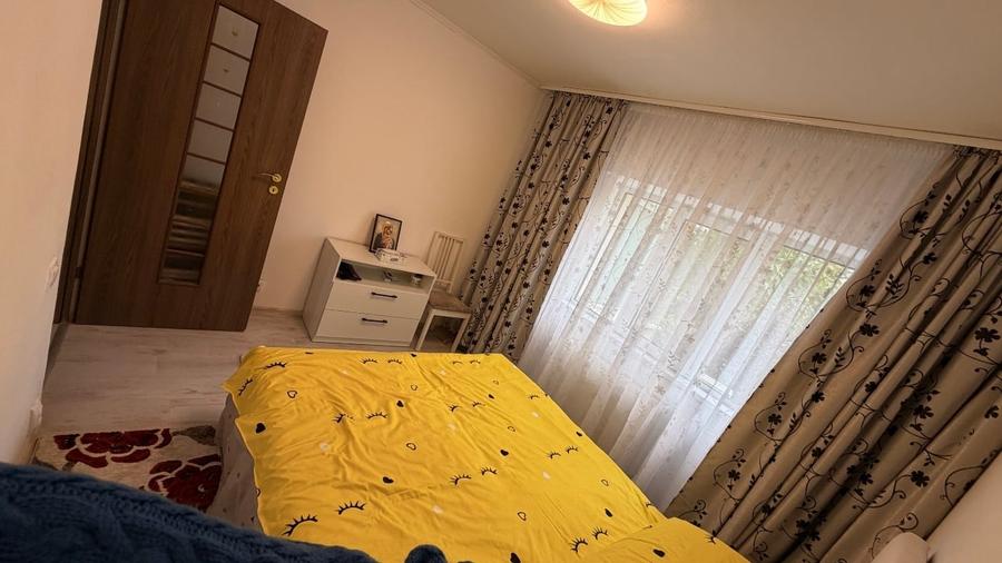 Apartament cu 5 camere decomandat, mobilat în Băneasa