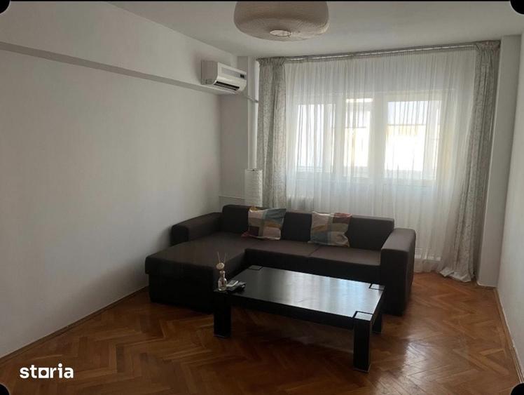 Apartament cu 3 camere semidecomandat în Dămăroaia