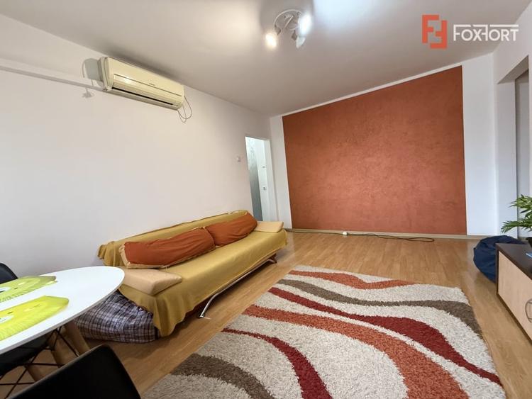 Apartament cu 3 camere semidecomandat, mobilat în Cetății