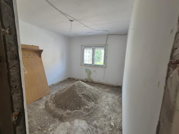 Apartament cu 3 camere decomandat în Luncă