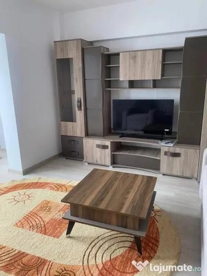 Apartament cu 2 camere decomandat în Podul de Fier