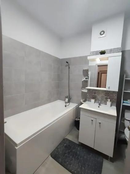 Apartament cu 2 camere decomandat în Titan