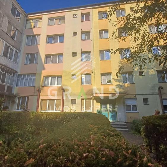 Apartament cu 2 camere decomandat, mobilat în Central