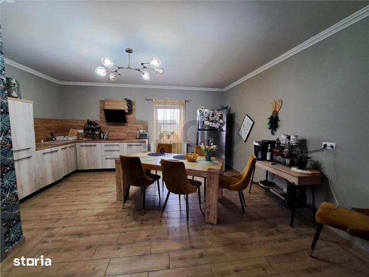 Casă cu 8 camere cu Teren 500 Mp în Central
