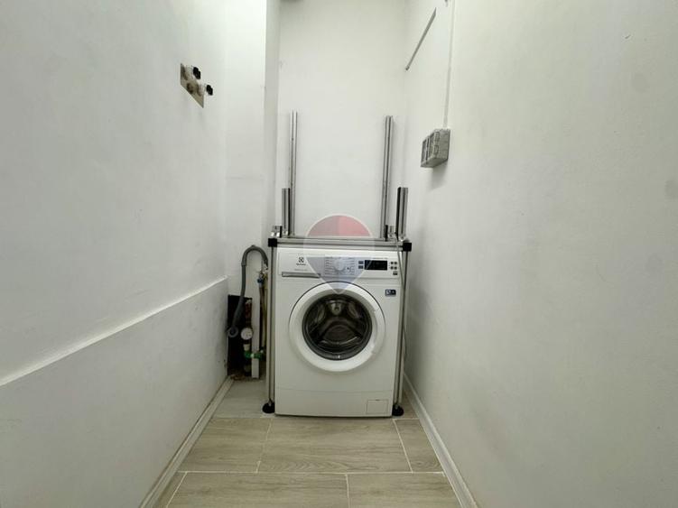 Apartament cu 3 camere decomandat, mobilat în Central