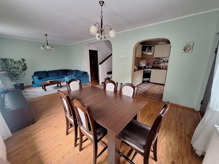 Casă cu 4 camere în Păcii