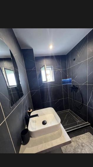 Casă cu 4 camere cu Teren 5000 Mp în Central