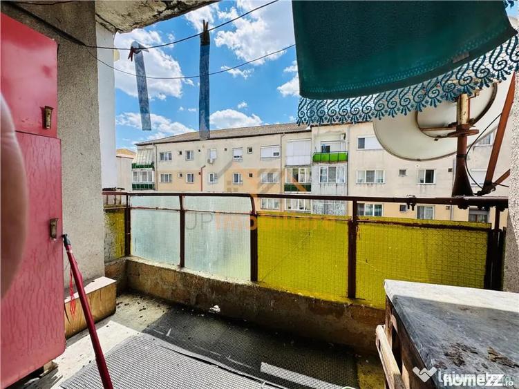 Apartament cu 3 camere semidecomandat în Calea Aradului