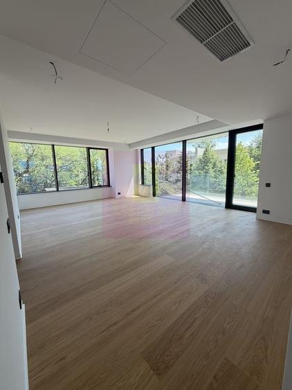 Apartament cu 4 camere decomandat în Lacul Tei
