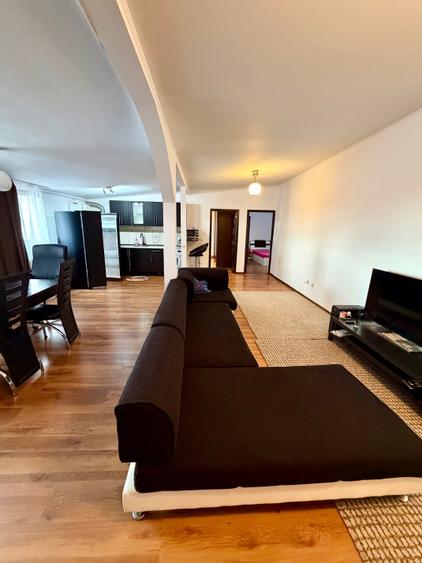 Apartament cu 3 camere semidecomandat în Bucureștii Noi