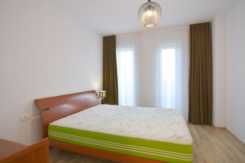 Apartament cu 3 camere semidecomandat, mobilat în Aradului