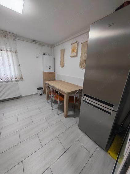 Apartament cu 3 camere semidecomandat în Tineretului