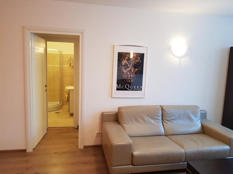 Apartament cu 2 camere semidecomandat, mobilat în Micro I