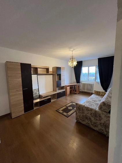 Apartament cu 3 camere decomandat în Nufărul