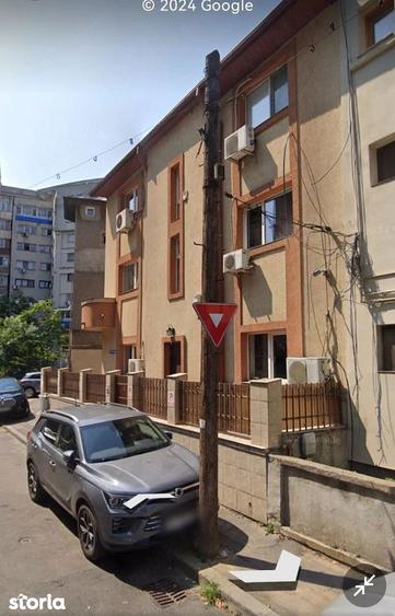 Casă cu 8 camere cu Teren 200 Mp în Centrul Civic