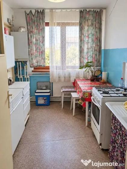 Apartament cu 3 camere decomandat în Mazepa 1