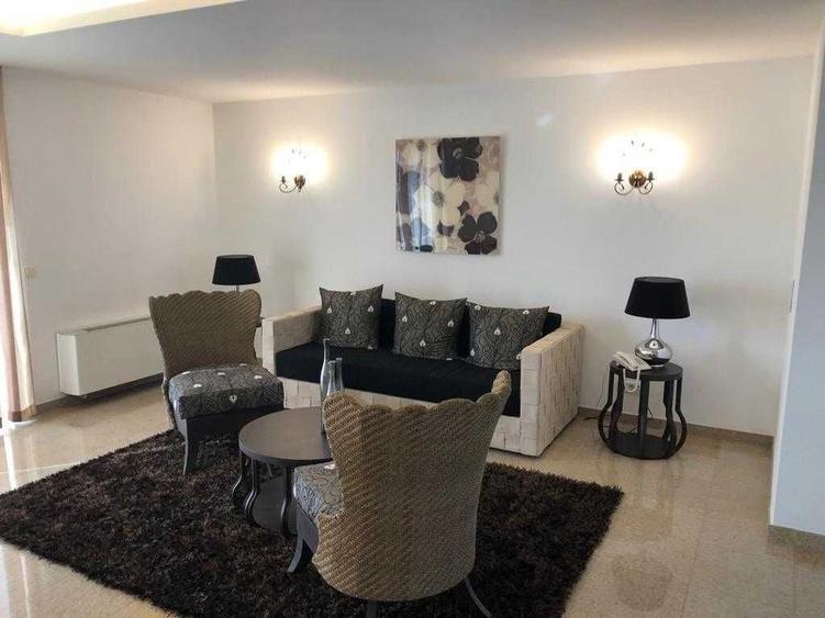 Apartament cu 3 camere decomandat în Petrești