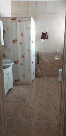 Casă cu 6 camere cu Teren 1122 Mp în Central