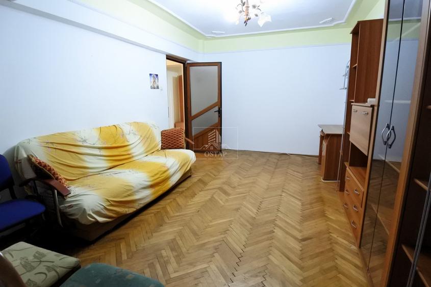 Apartament cu 3 camere decomandat în Republicii
