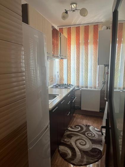 Apartament cu 2 camere semidecomandat în Micro 6