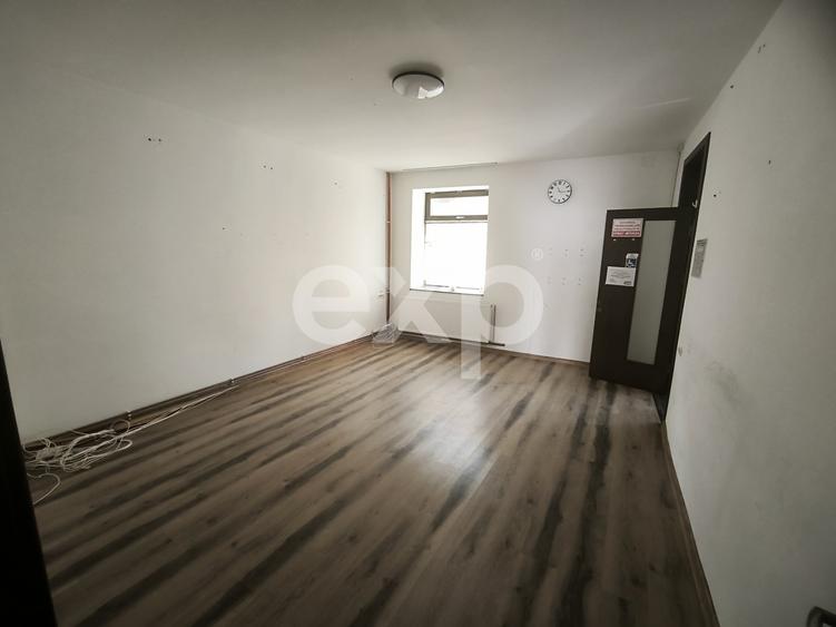 Casă individuală cu 6 camere cu Canalizare în Ultracentral