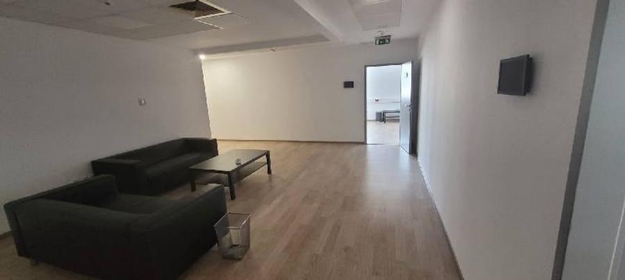 Birou, de 420 mp, în Universitate