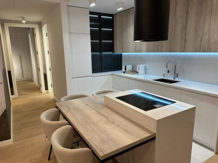 Apartament cu 3 camere semidecomandat, mobilat în Floreasca