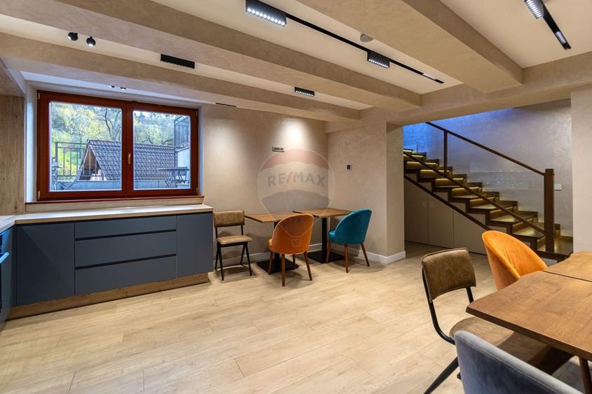 Hotel/Pensiune, de 166 mp, în Schei