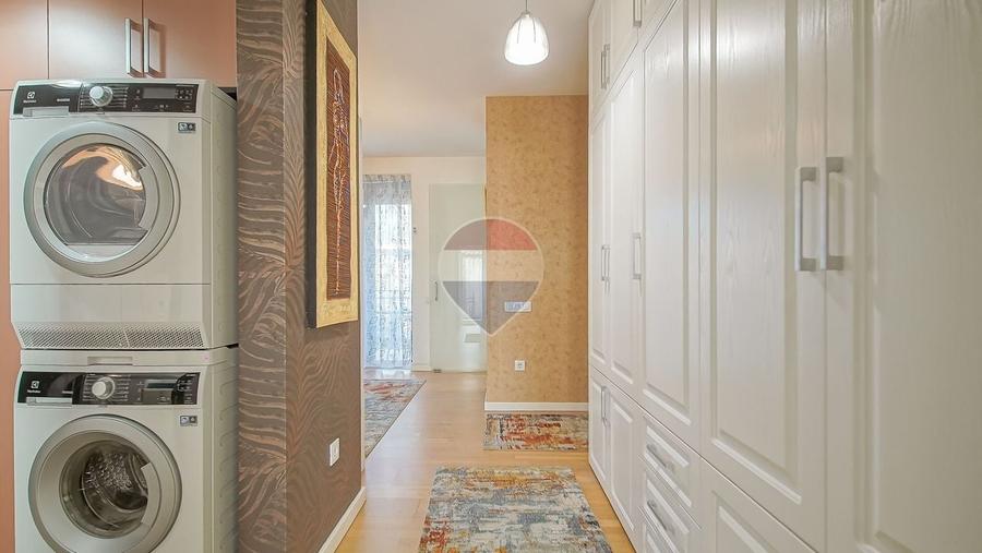 Apartament cu 3 camere decomandat, mobilat în Tractorul