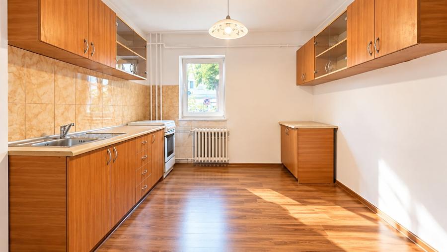 Apartament cu 2 camere semidecomandat în Soarelui