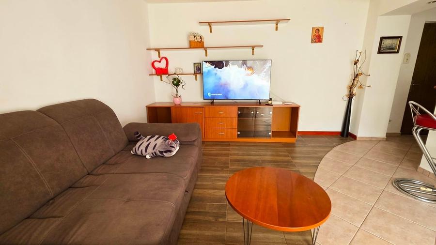 Apartament cu 2 camere decomandat, mobilat în Decebal