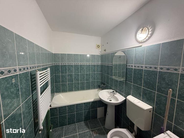 Apartament cu 4 camere decomandat în Est