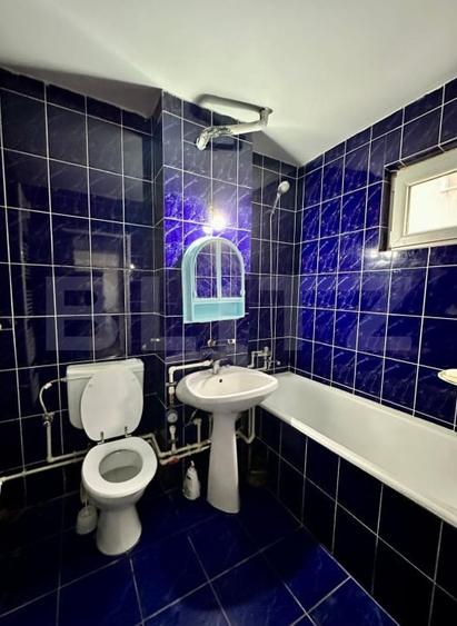 Apartament cu 3 camere semidecomandat, mobilat în Teilor