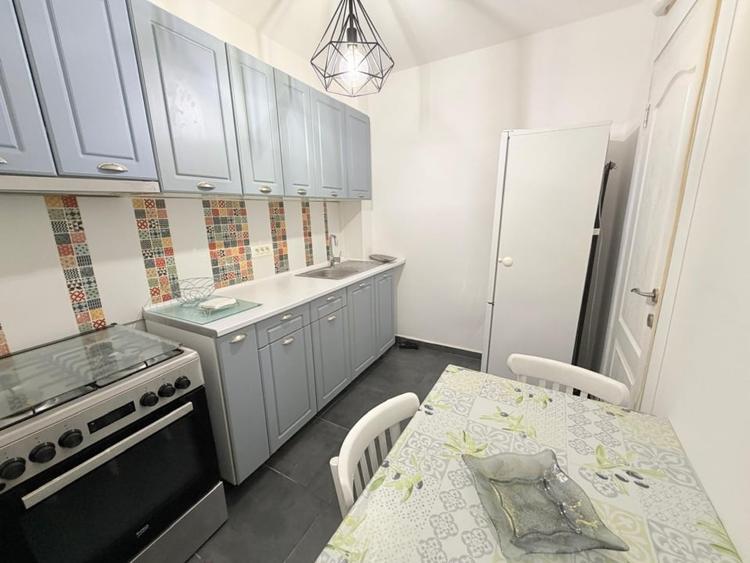 Apartament cu 3 camere decomandat, mobilat în Pantelimon