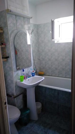 Apartament cu 3 camere decomandat în Lipovei