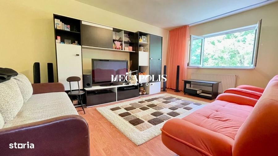 Apartament cu 3 camere decomandat în Răcădău