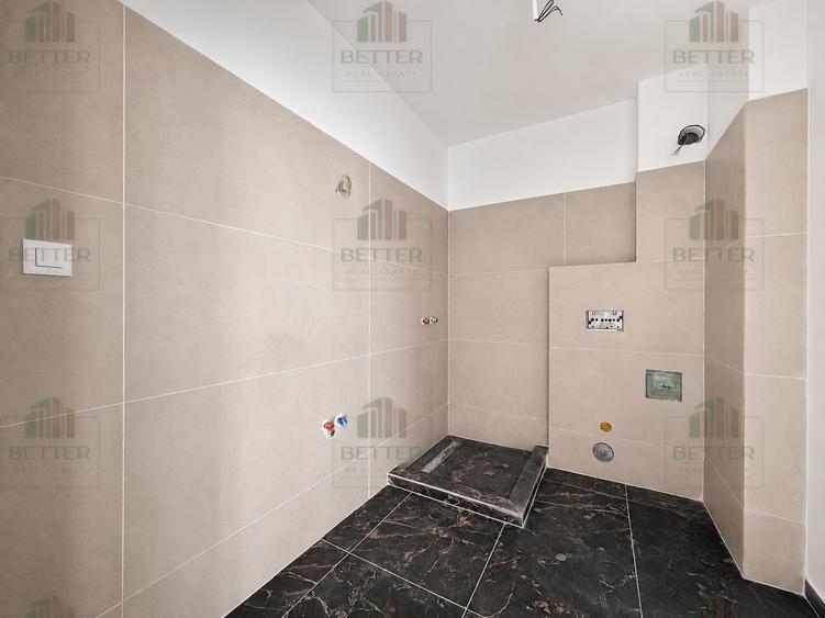 Penthouse cu 4 camere decomandat în Metalurgiei