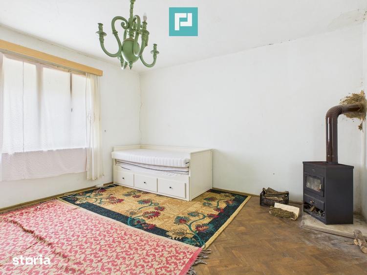 Casă cu 6 camere cu Teren 10439 Mp în Vărădia de Mureș