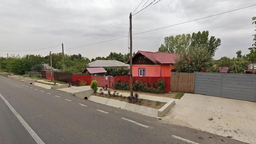 Casă individuală cu 2 camere cu Teren 1423 Mp în Recea