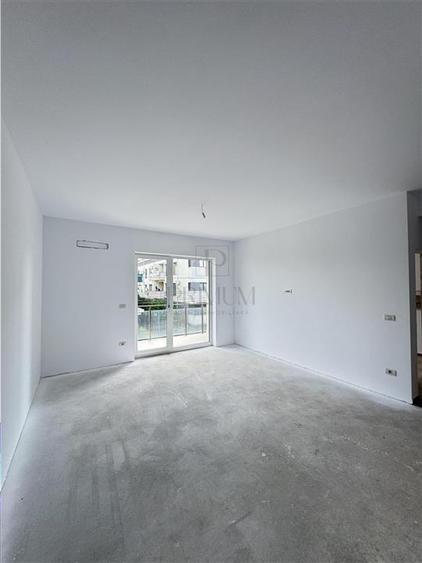 Apartament cu 3 camere semidecomandat în Braytim