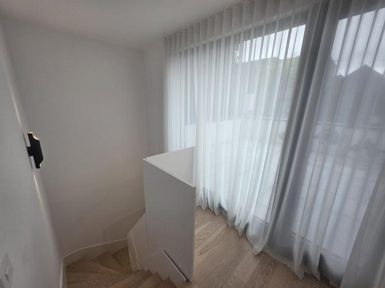 Duplex cu 6 camere cu Canalizare în Pipera