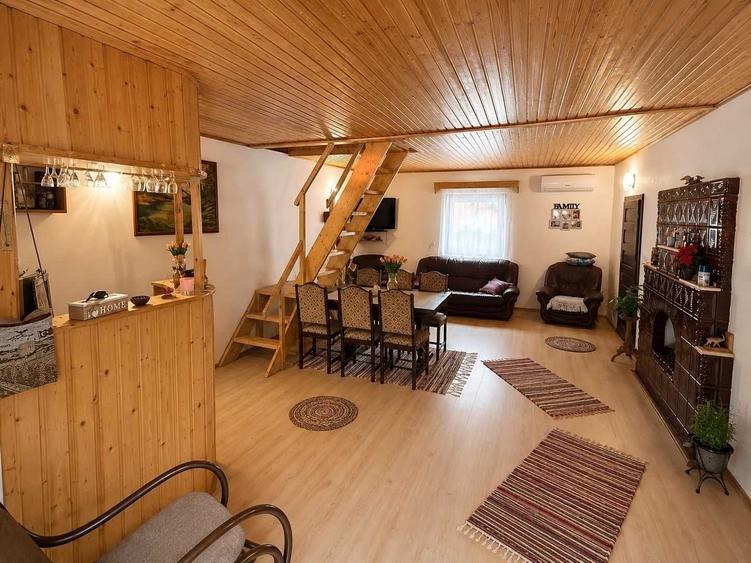 Casă cu 4 camere în Pietroasa