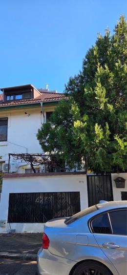 Apartament cu 3 camere semidecomandat în Domenii