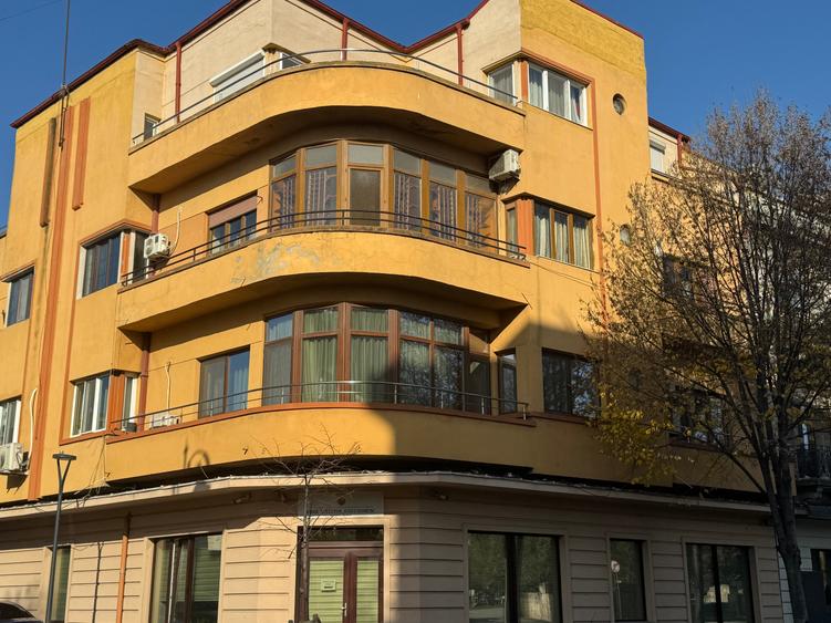 Apartament cu 3 camere decomandat în Ultracentral