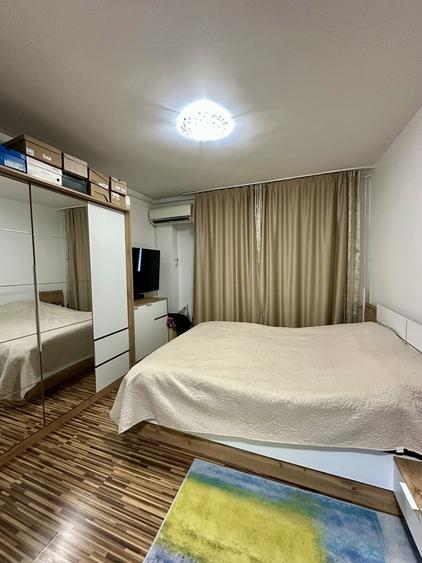 Apartament cu 4 camere decomandat în Drumul Taberei