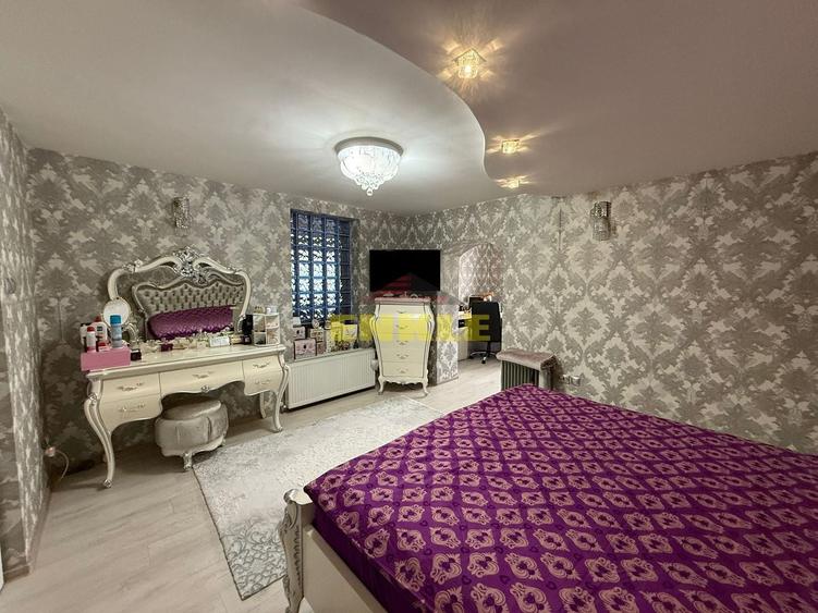 Casă individuală cu 8 camere cu Teren 150 Mp în Central