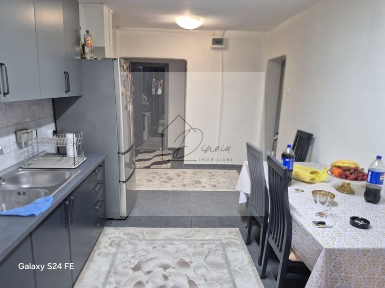 Apartament cu 3 camere decomandat, mobilat în Tei