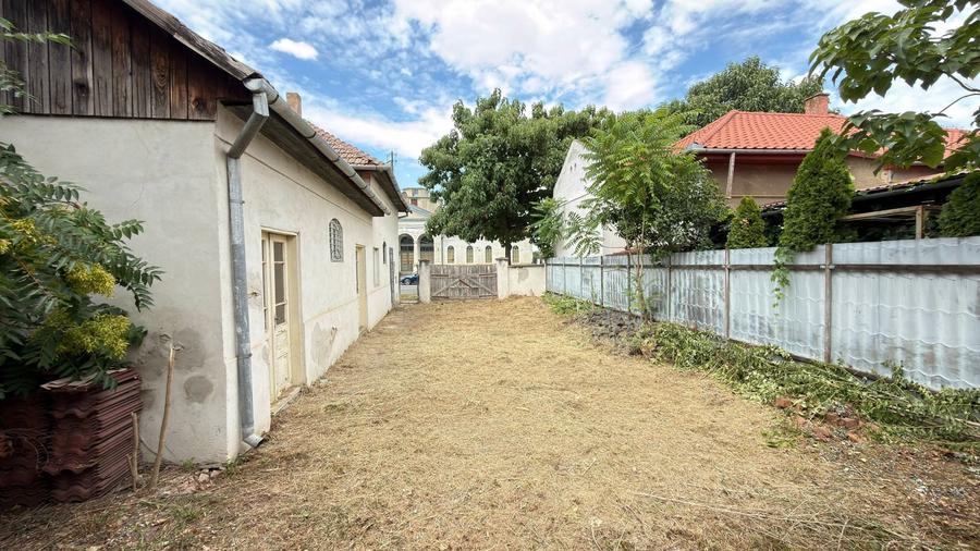 Casă individuală cu 6 camere cu Canalizare în Central