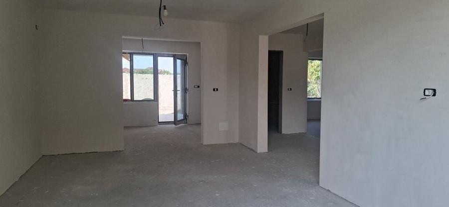 Casă cu 3 camere cu Teren 130 Mp în Sud